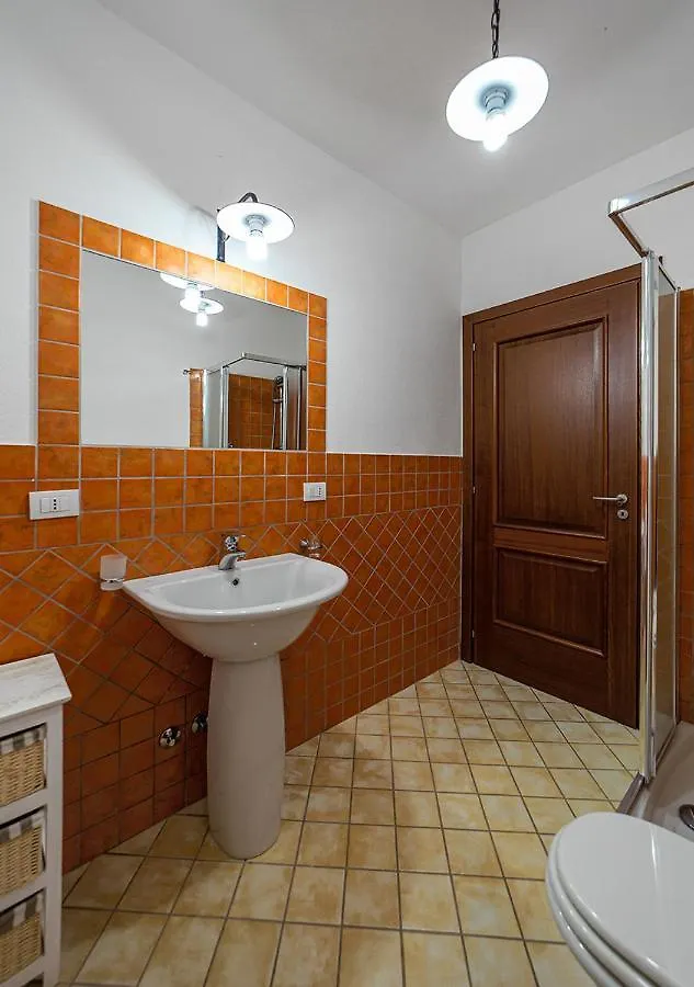 Daire Pgs Immobiliare Srls Guardioli Mare Villetta A Schiera Vista Mare Con Terrazza E Posto Auto La Maddalena